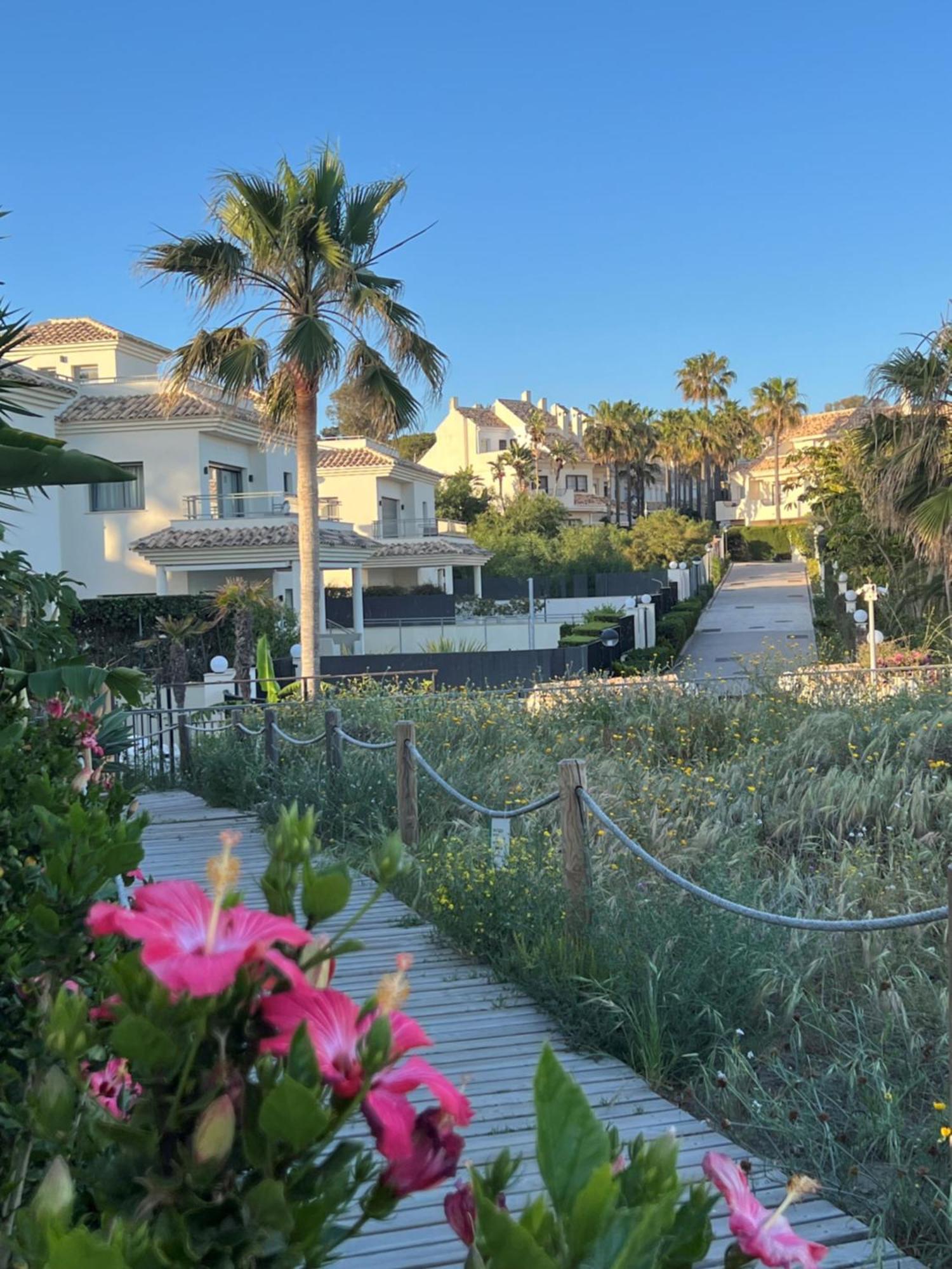 Stylish Townhouse In Beachfront Complex Marbella Eksteriør billede