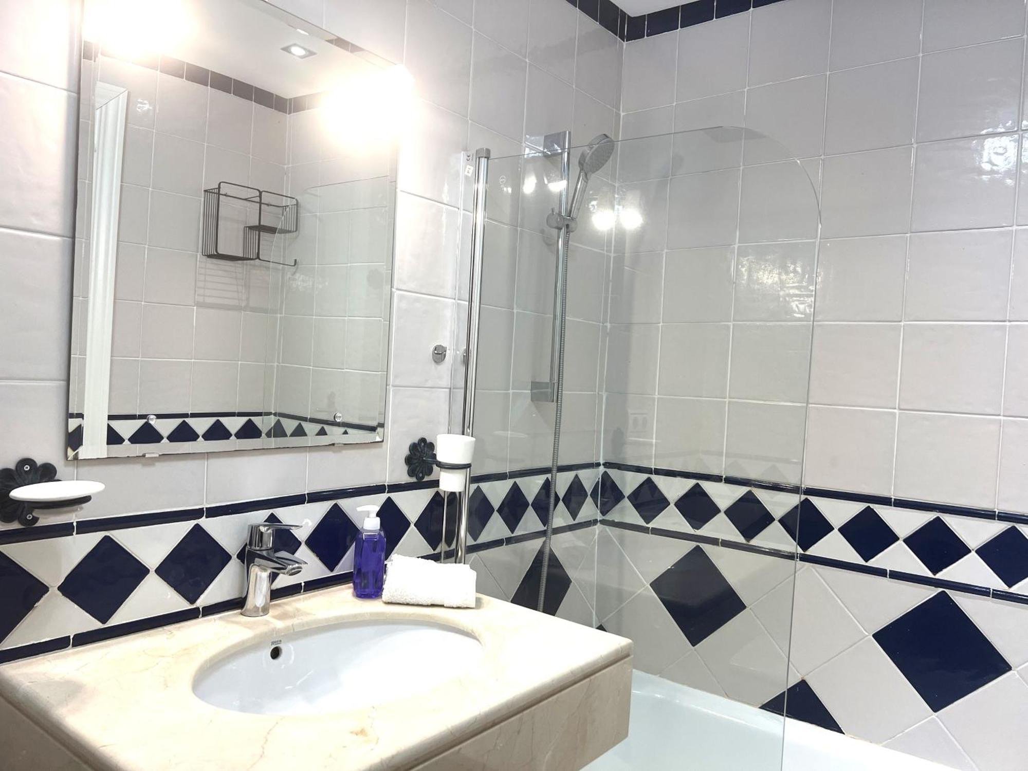 Stylish Townhouse In Beachfront Complex Marbella Eksteriør billede