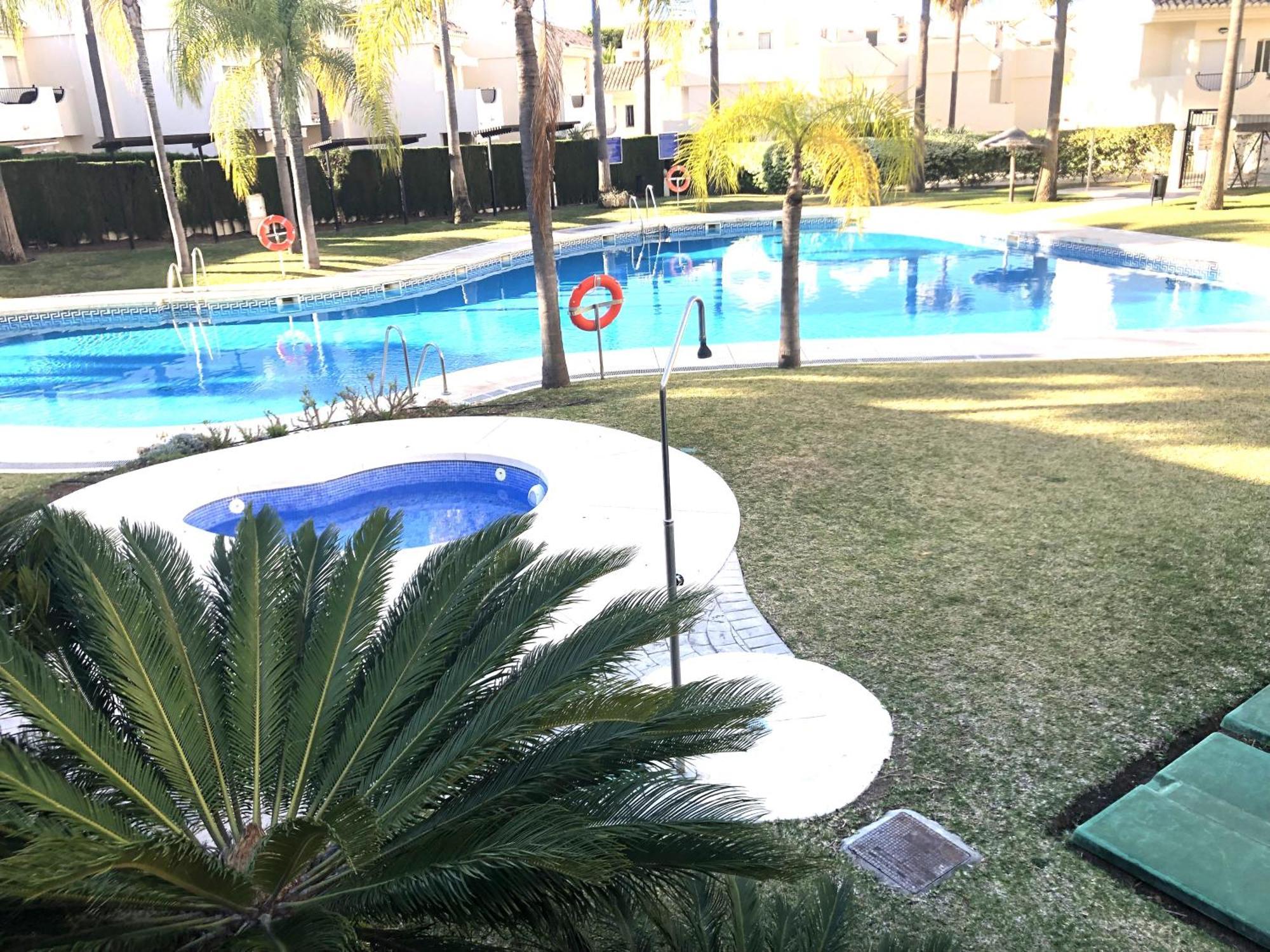 Stylish Townhouse In Beachfront Complex Marbella Eksteriør billede