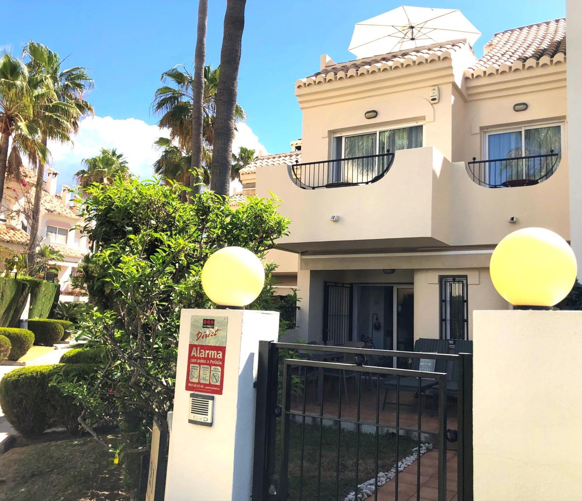 Stylish Townhouse In Beachfront Complex Marbella Eksteriør billede
