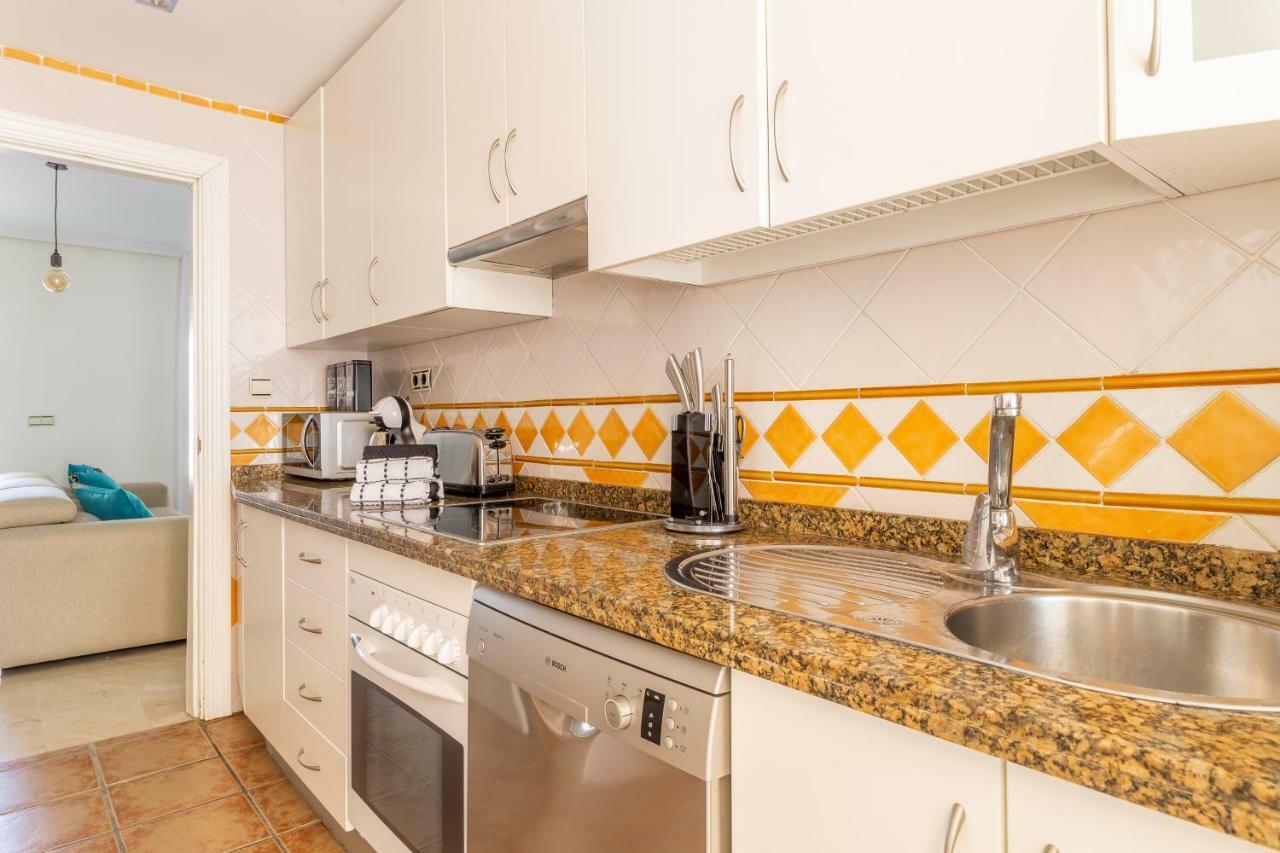 Stylish Townhouse In Beachfront Complex Marbella Eksteriør billede